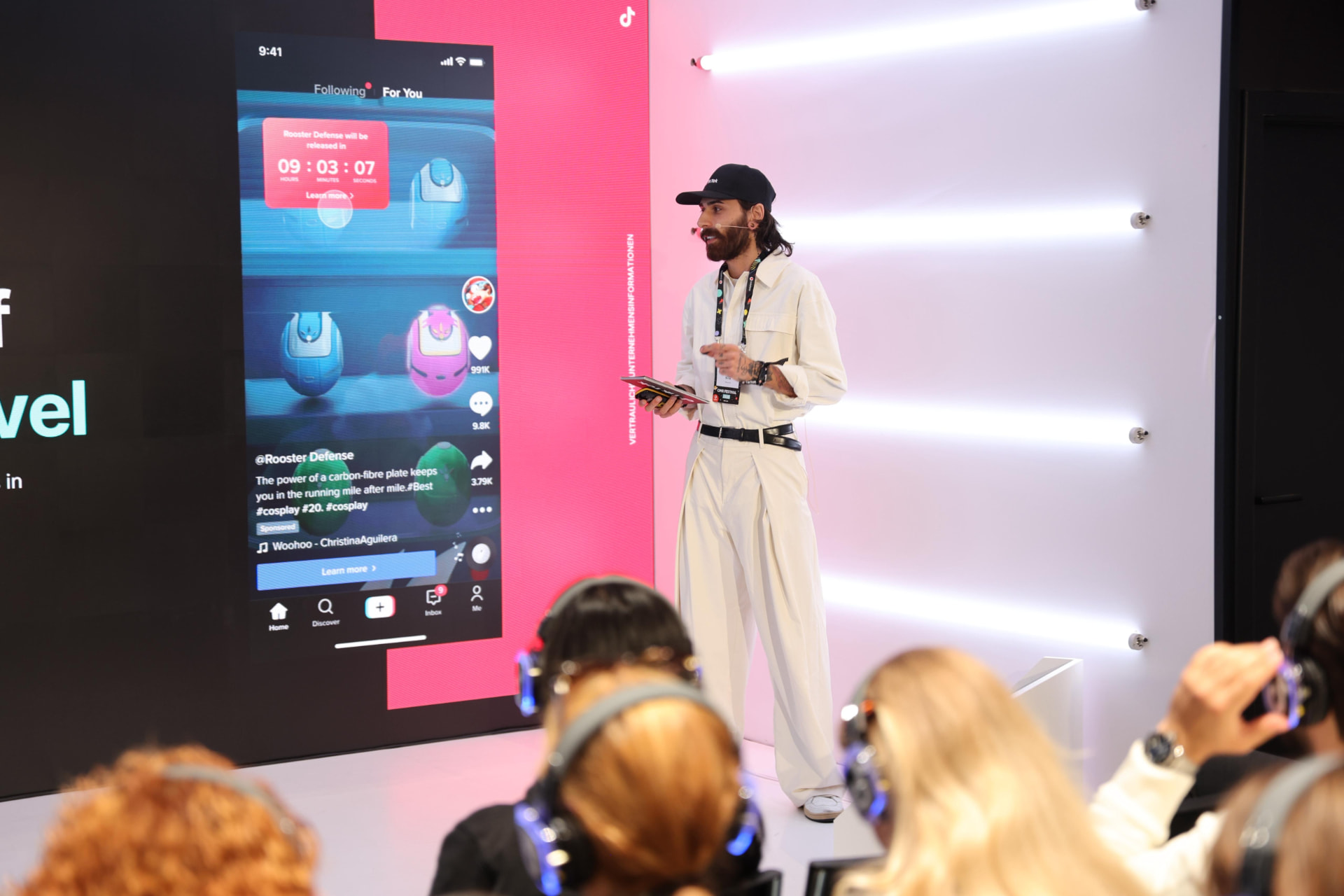 Der Host als Speaker auf der OMR 2025 Bühne für TikTok for Business
